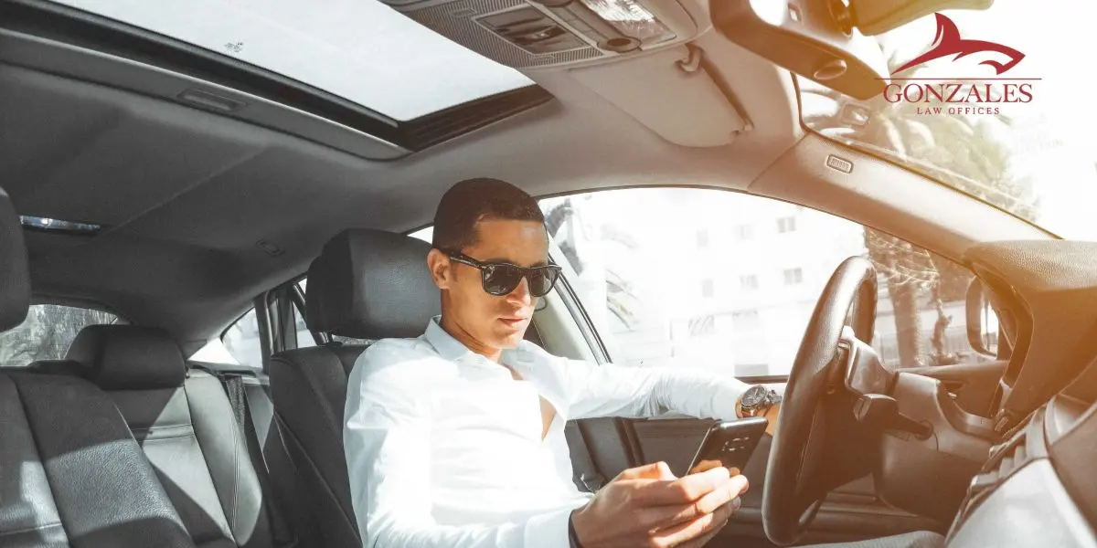 Abogado especializado en accidentes por conducción distraída en Riverside